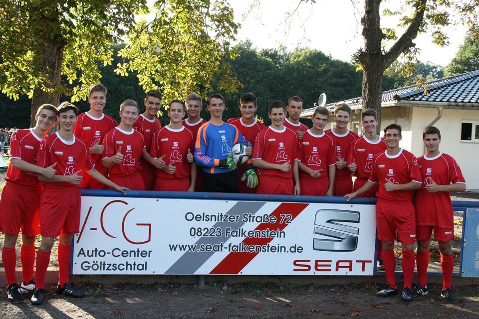 Neue Ausrüstung für FCR-Nachwuchskicker